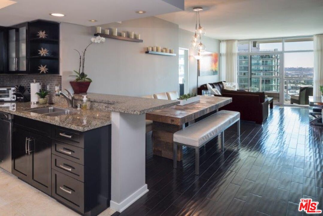 13700 Marina Pointe Dr Unit: 1725