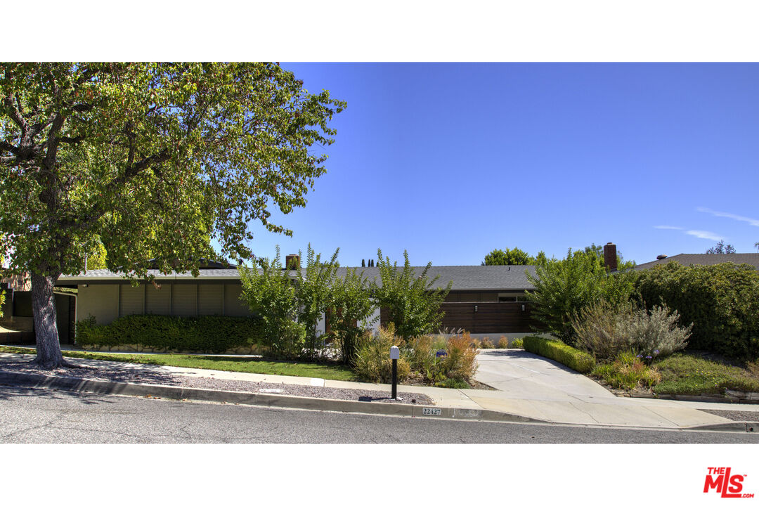 22427 De Kalb Dr