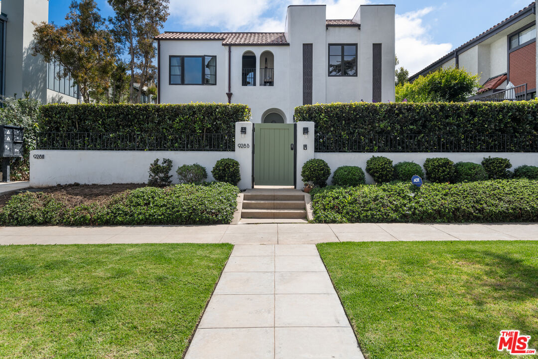 930 Lincoln Blvd Unit: B