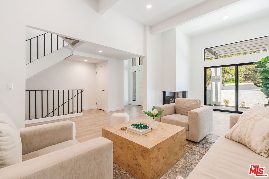 1564 Michael Ln