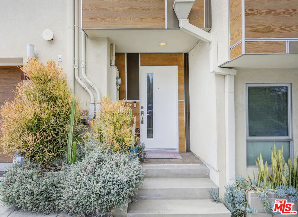 Photo of 1045 Manzanita St, Los Angeles, CA 90029