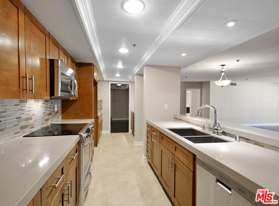 10660 WILSHIRE BLVD Unit: 705