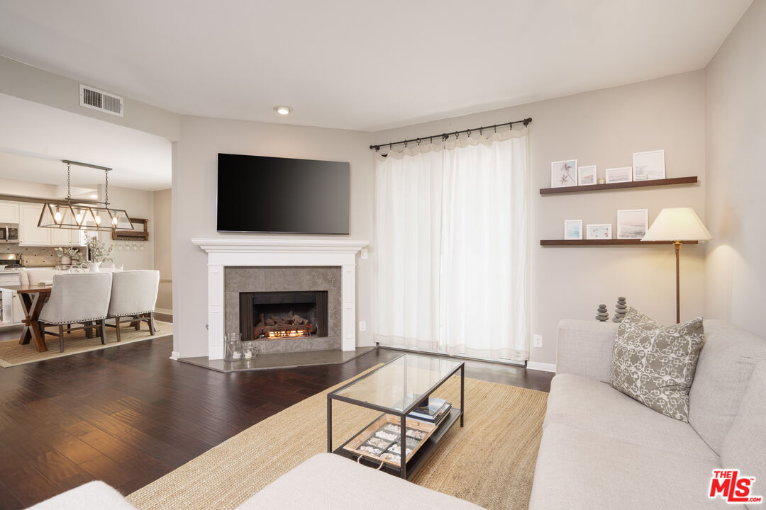 11954 Mayfield Ave Unit: 6
