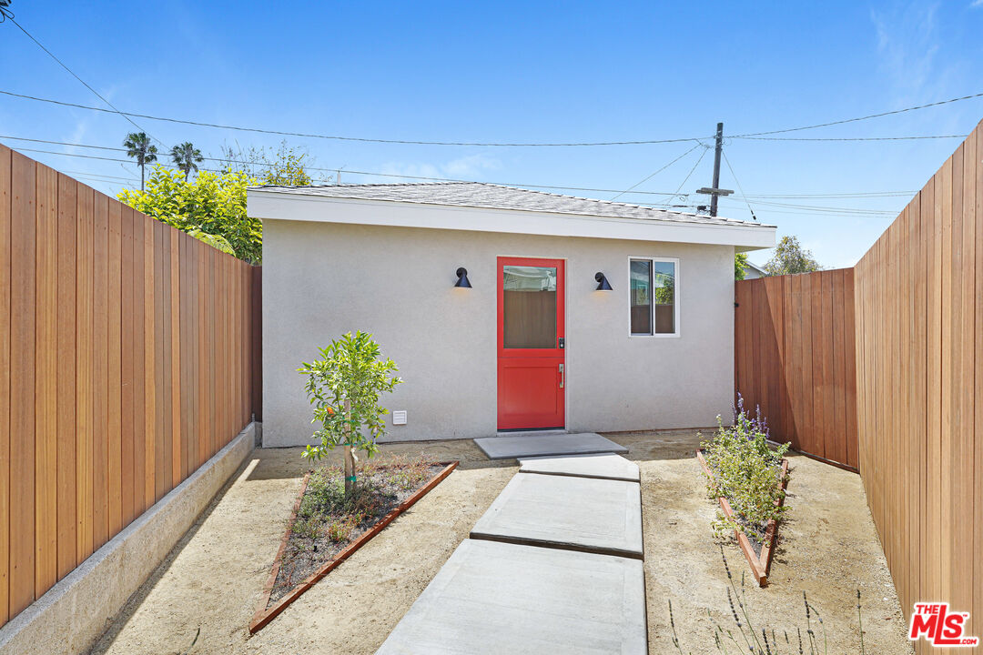 1130 Ashland Ave Unit: B
