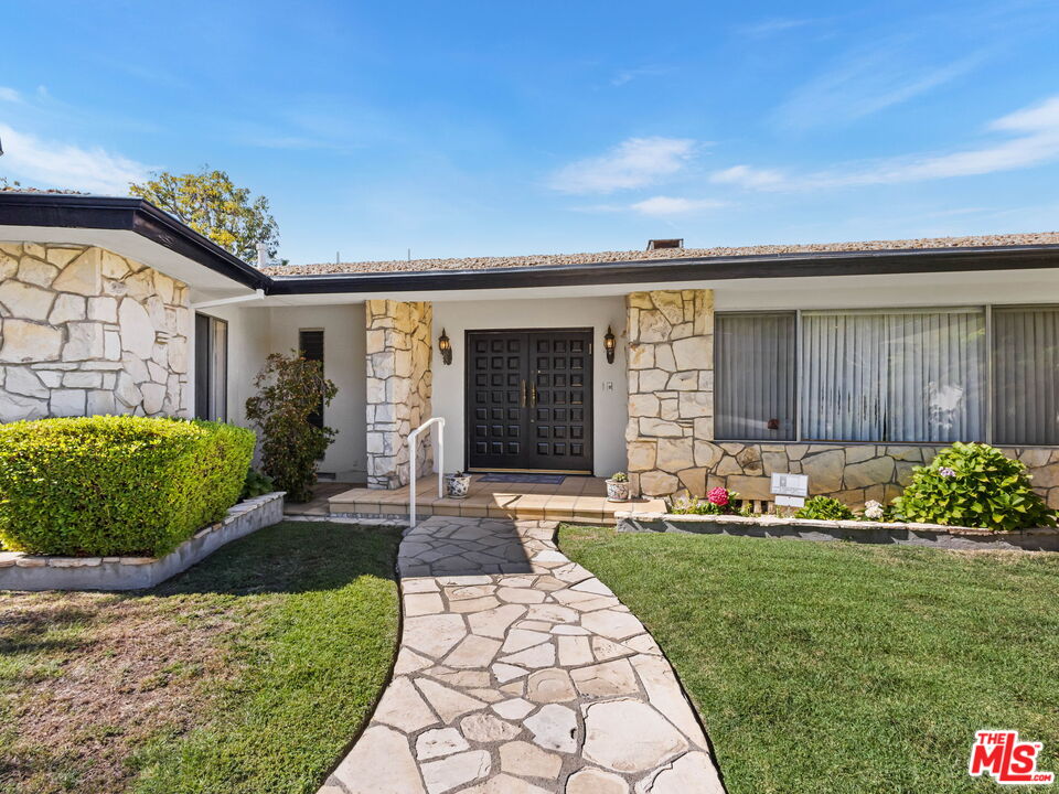 1120 Maybrook Dr