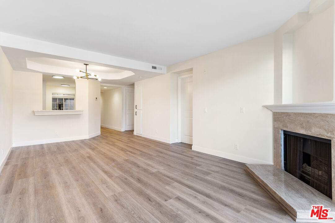 535 W 4th St Unit: 110