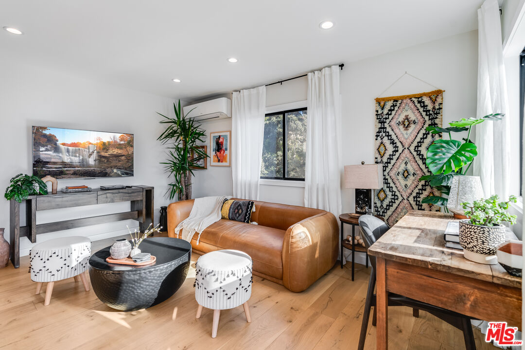 17 Sunset Ave Unit: 4