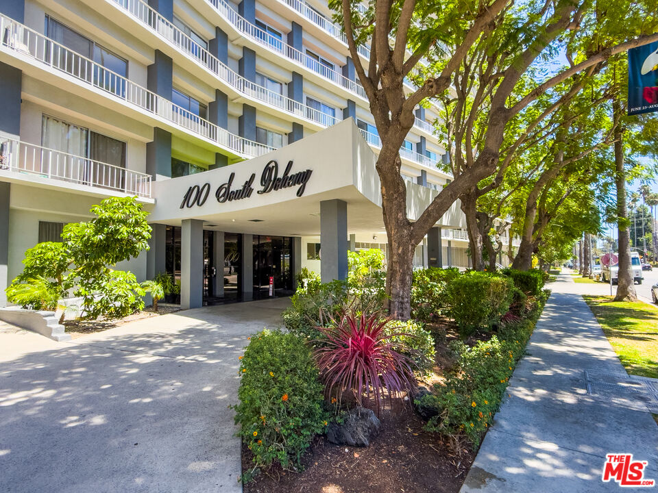 Photo of 100 S Doheny Dr, Los Angeles, CA 90048