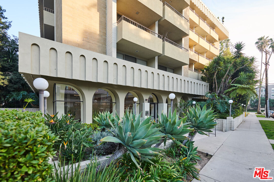 1300 Midvale Ave Unit: 408