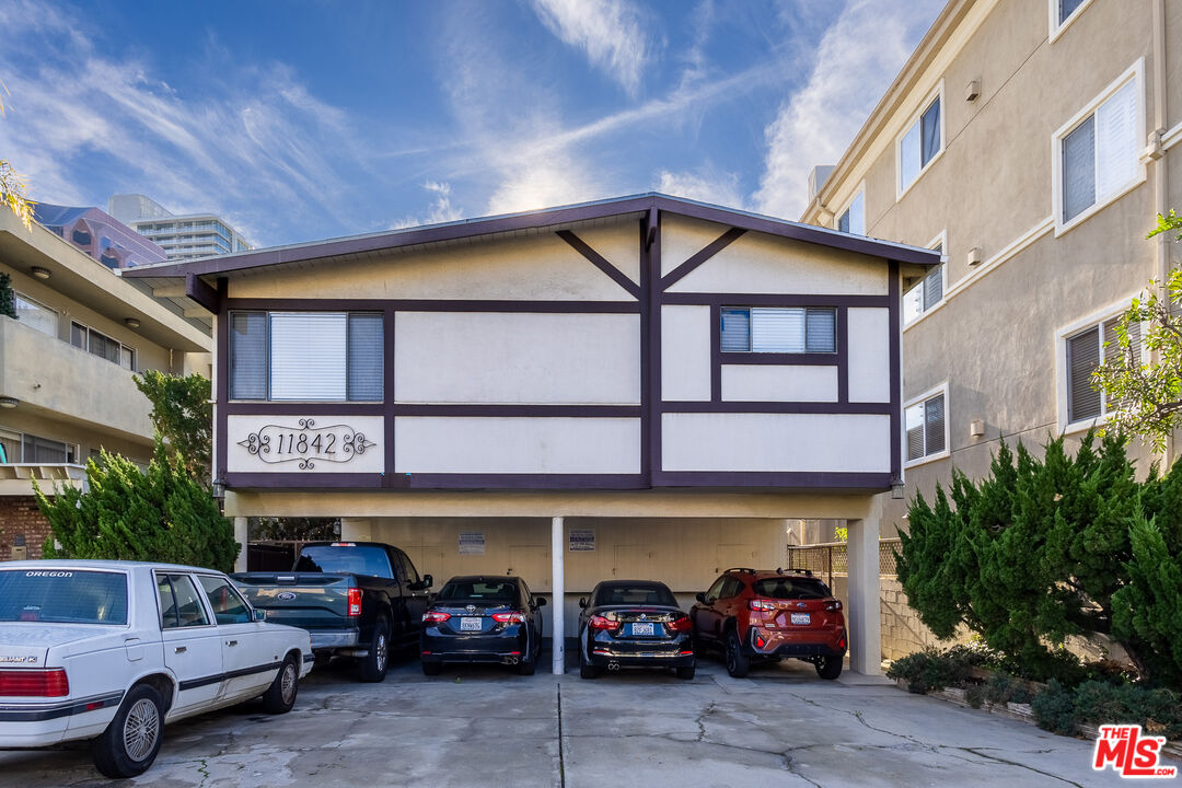 11842 Goshen Ave Unit: 5