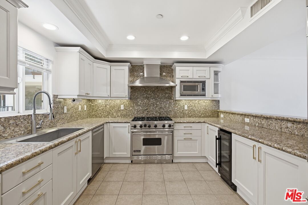 1878 Greenfield Ave Unit: 304