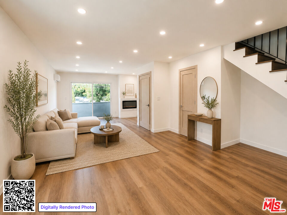 2449 N Beachwood Dr Unit: 11