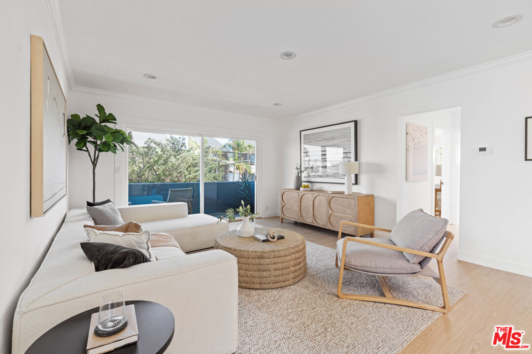 423 Pier Ave Unit: 4