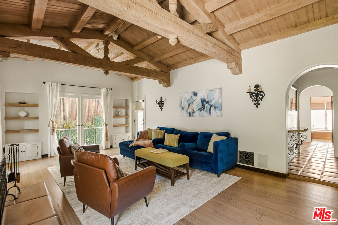 1407 N Beverly Dr