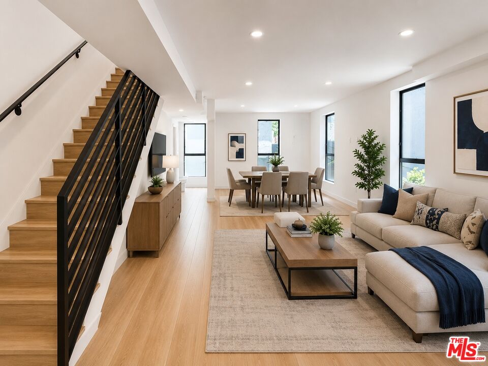1434 N Poinsettia Pl Unit: 307