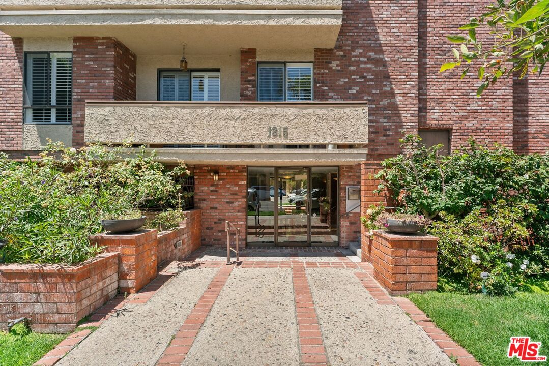 1315 Roxbury Dr Unit: 201