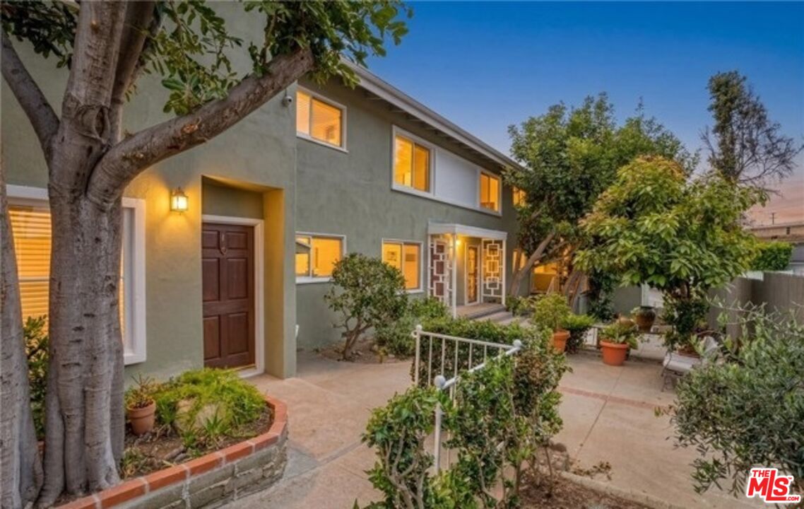 16144 W Sunset Blvd Unit: 6