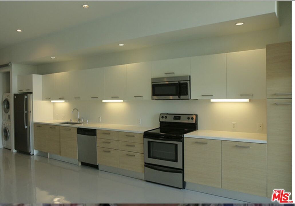 1107 Venice Unit: 201