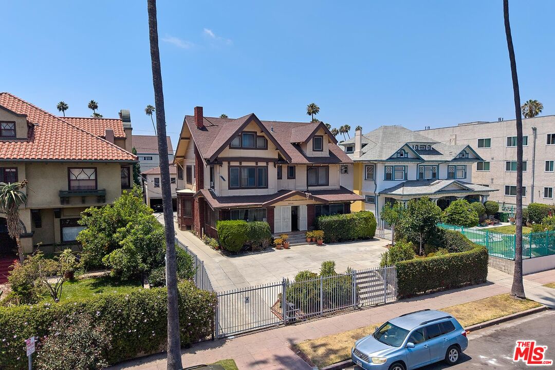 1041 Elden Ave