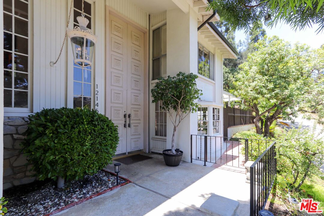 12145 La Casa Ln
