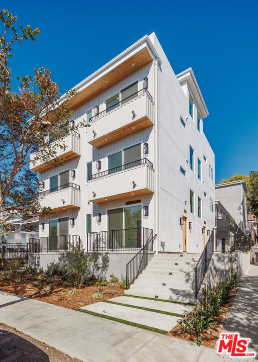 1332 Mohawk St Unit: 1/2