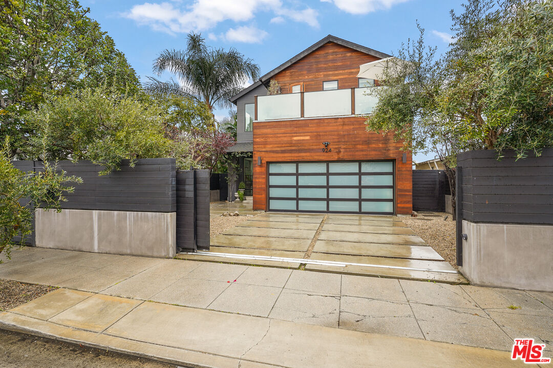 924 Vernon Ave