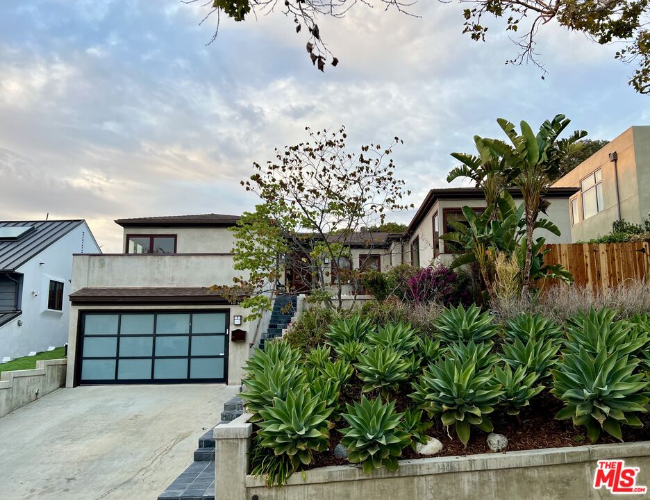10327 Lorenzo Dr