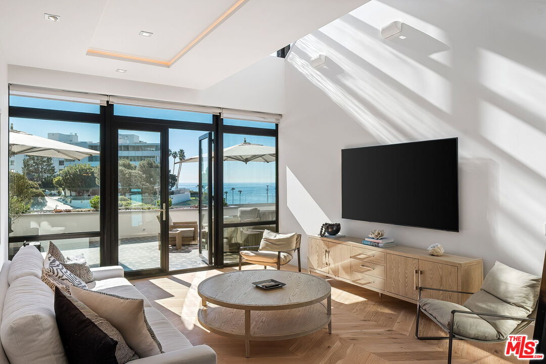 17351 Sunset Blvd Unit: 402 A