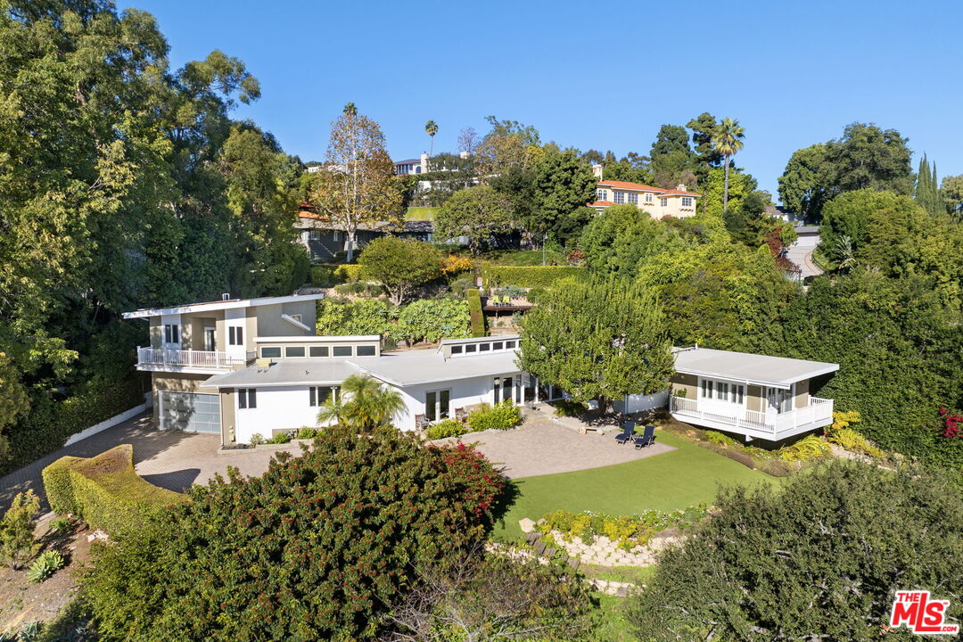 11215 W Sunset Blvd