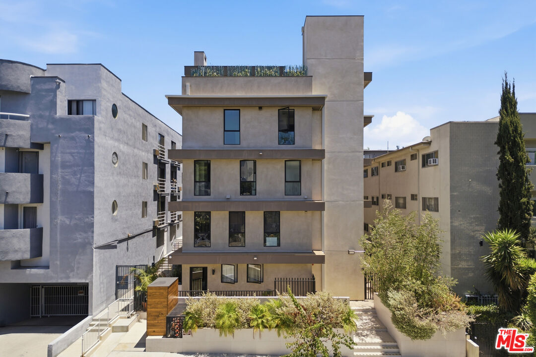 1434 N Poinsettia Pl Unit: 101