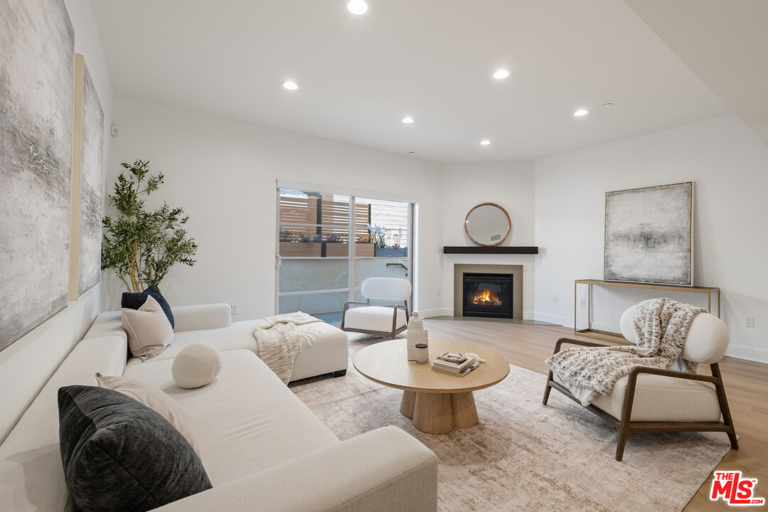 1744 Granville Ave Unit: 105
