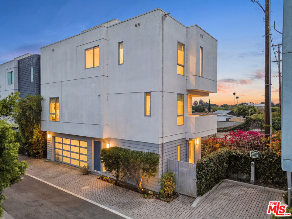 11724 Culver Blvd Unit: 10