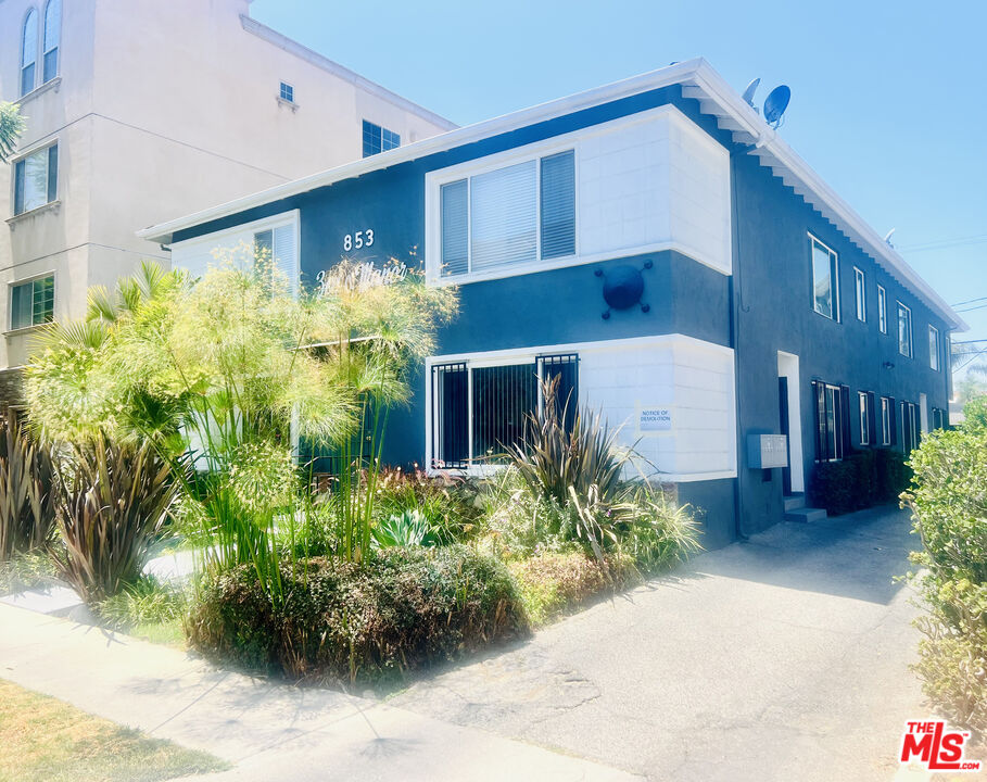 853 N HUDSON AVE Unit: 4
