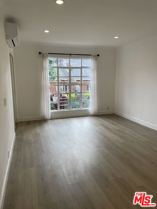 1254 N Orange Grove Ave Unit: 4