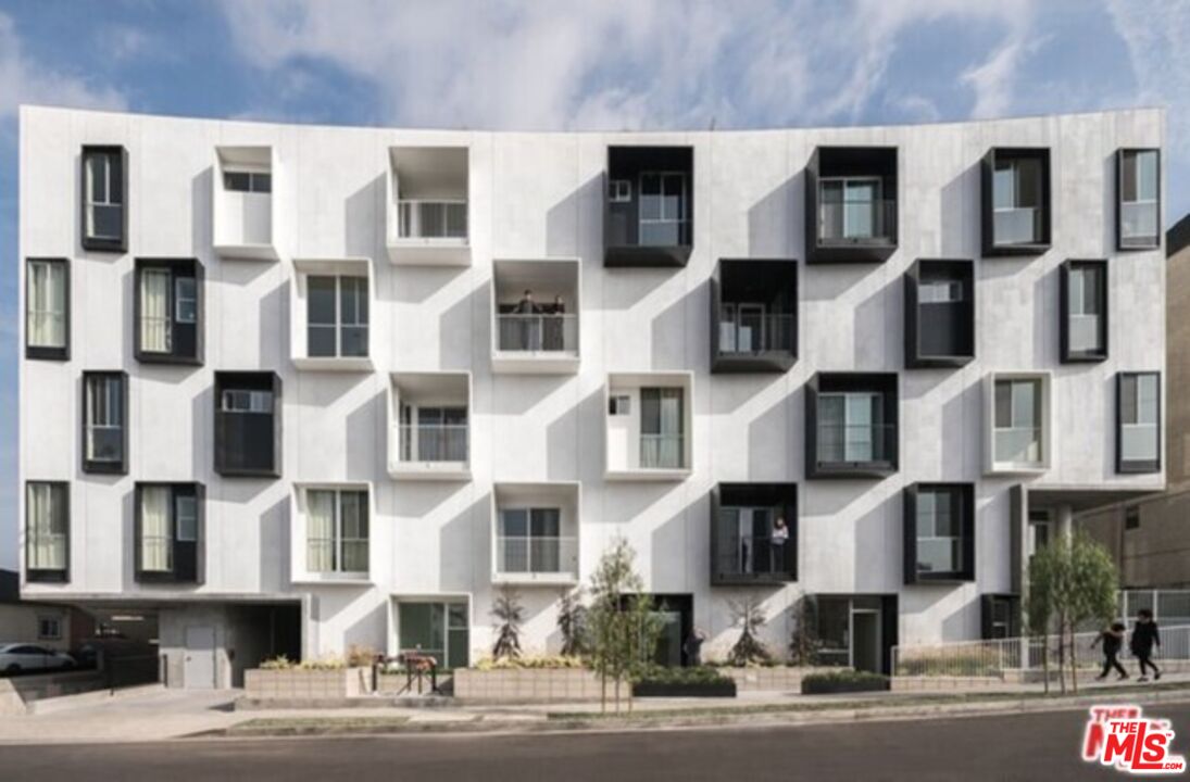 1038 S Mariposa Ave Unit: 305
