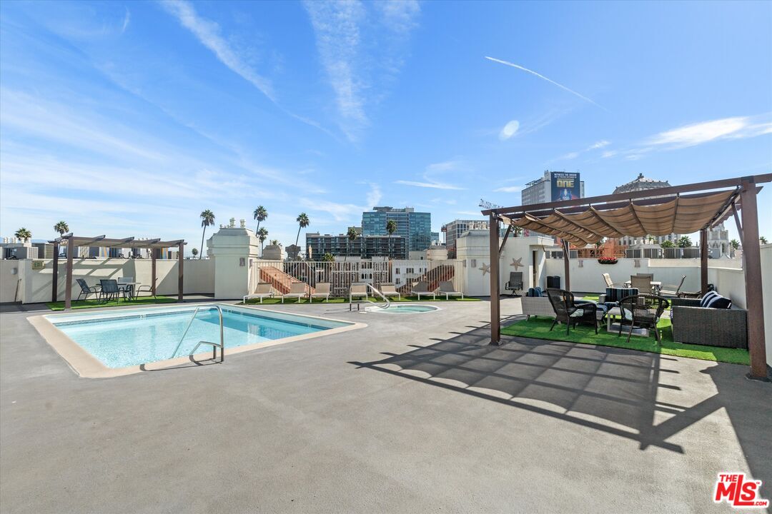 620 S Gramercy Pl Unit: 327
