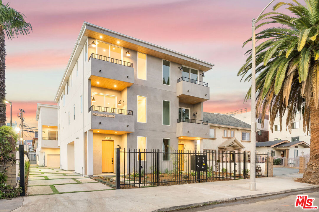 6241 Banner Ave Unit: 1/4