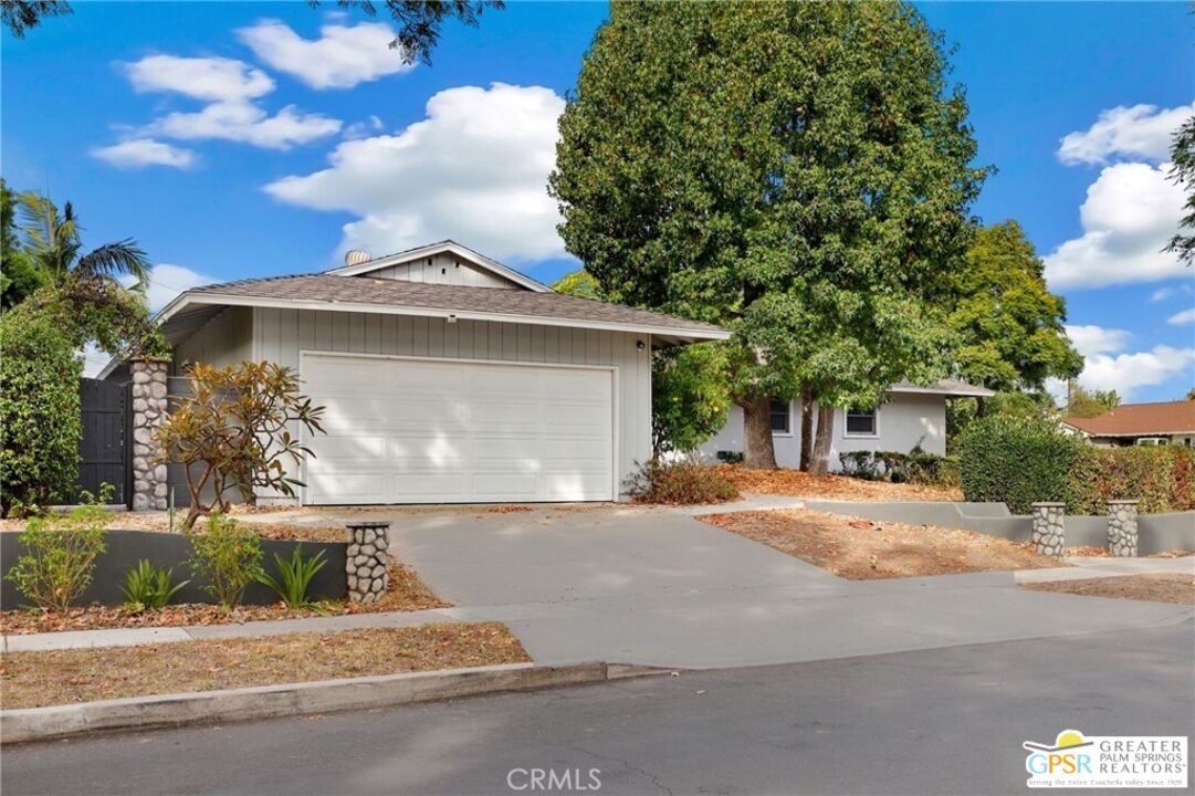 2606 Olive Ln