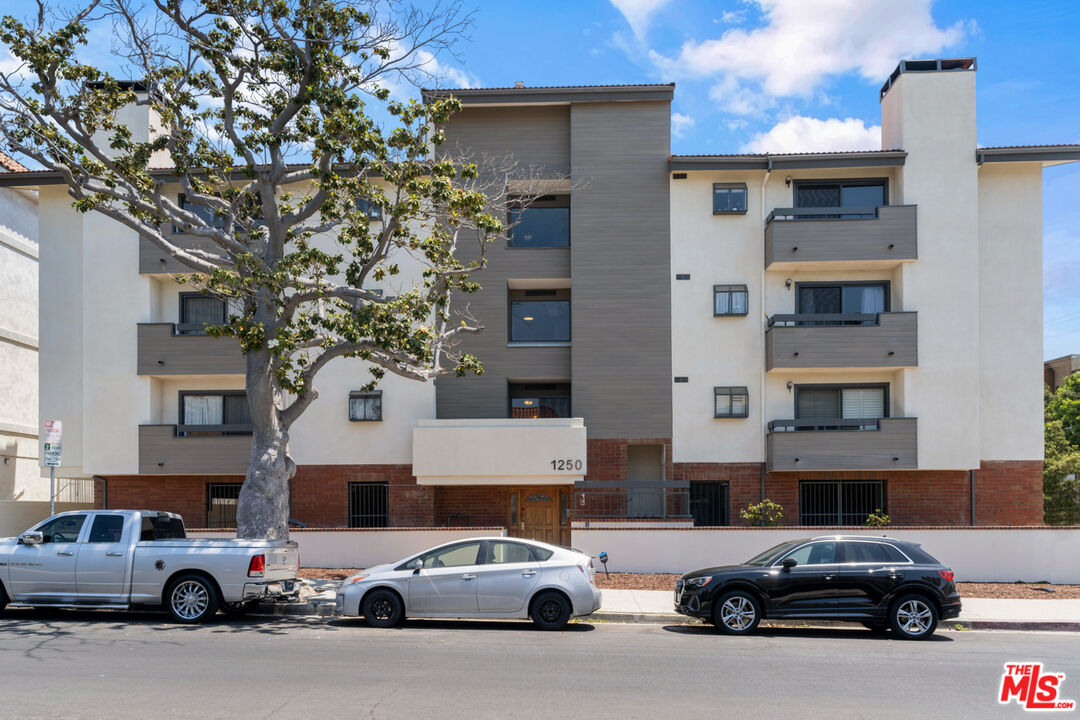 1250 Amherst Ave Unit: 201