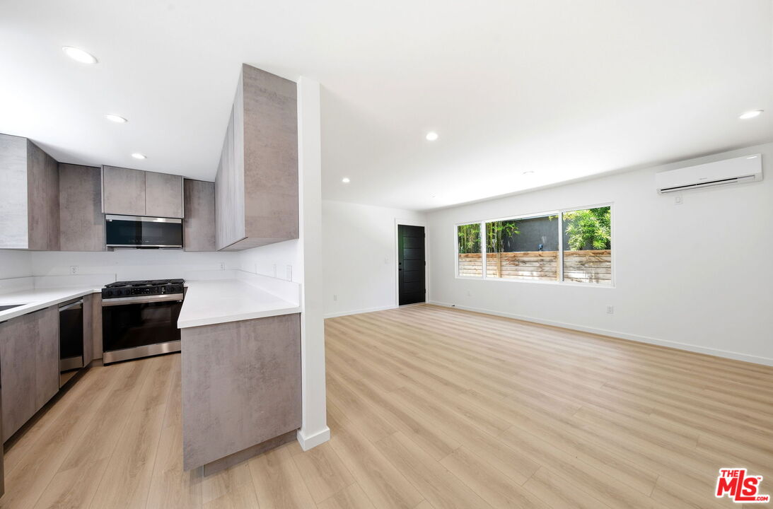 333 6th Ave Unit: B