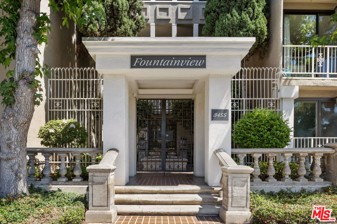 8455 Fountain Ave Unit: 301