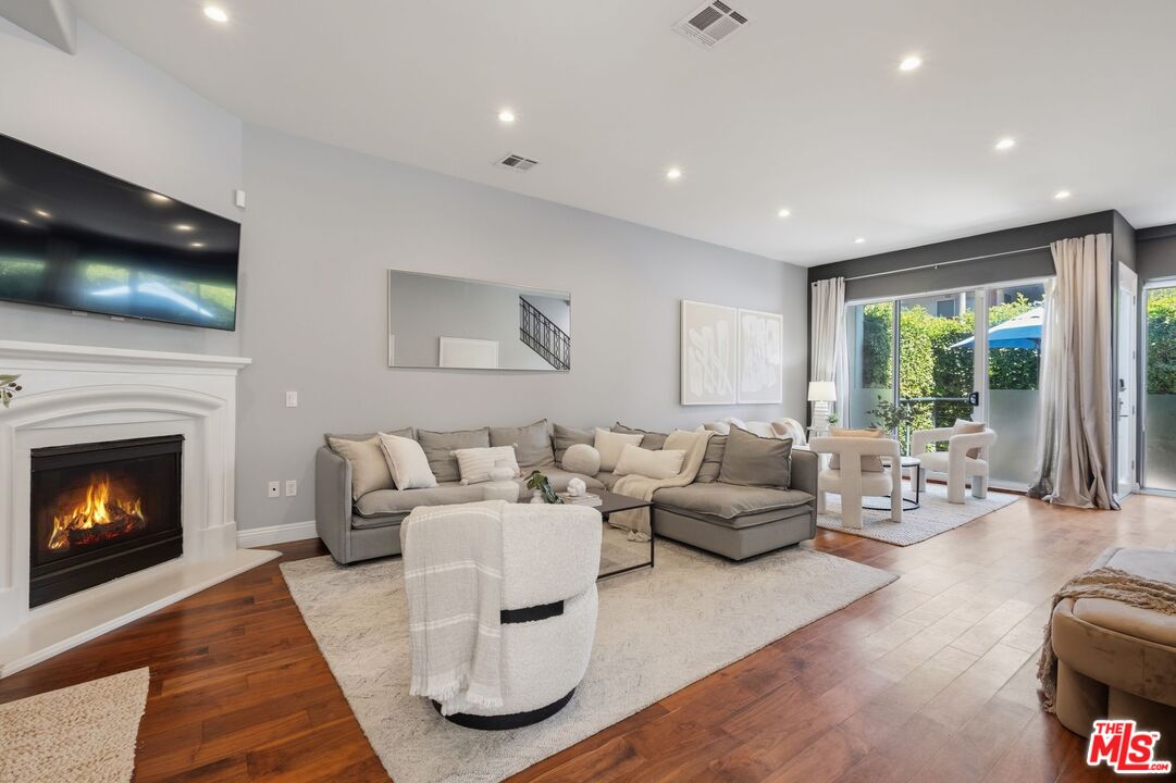 11763 Iowa Ave Unit: 1