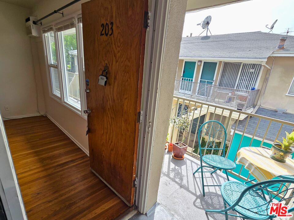 7621 Hampton Ave Unit: 103