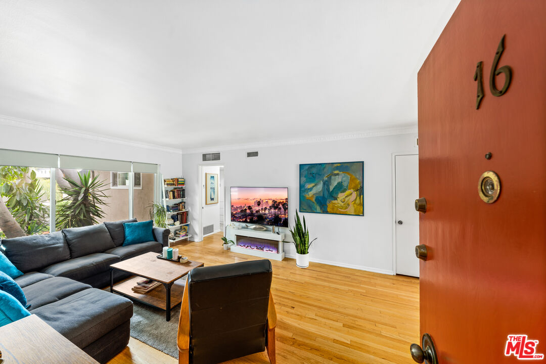 1330 N Crescent Heights Blvd Unit: 16