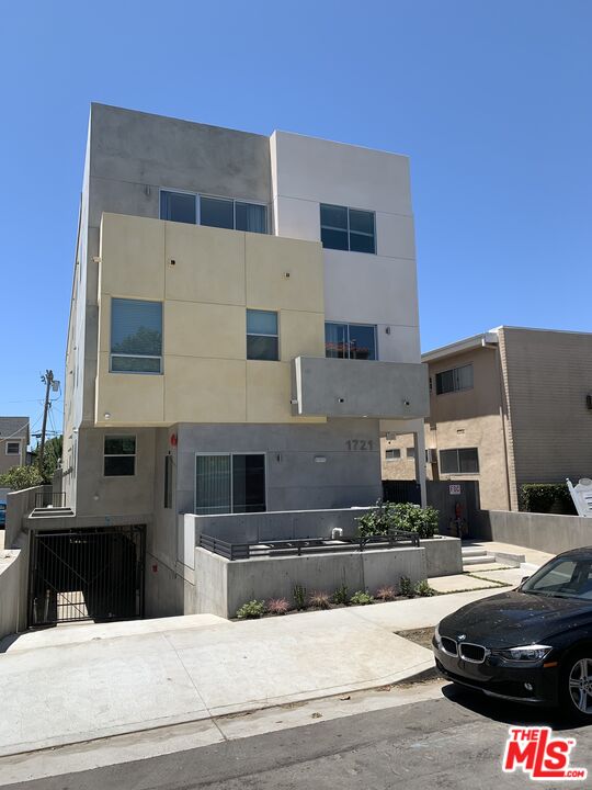 1721 GRANVILLE AVE Unit: 2