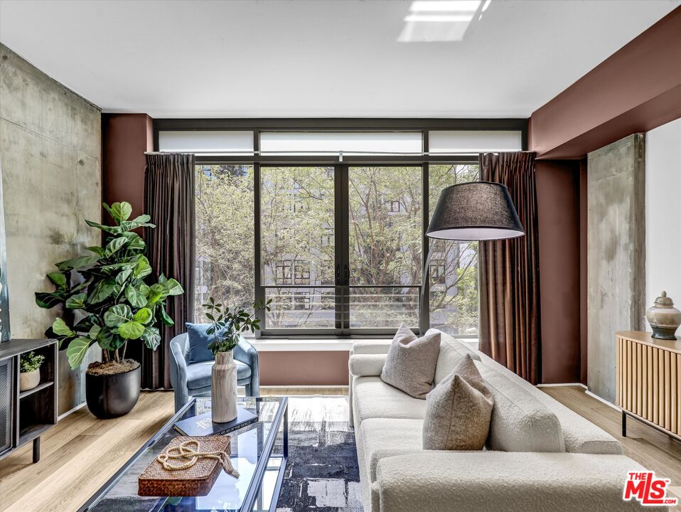 1111 S Grand Ave Unit: 412