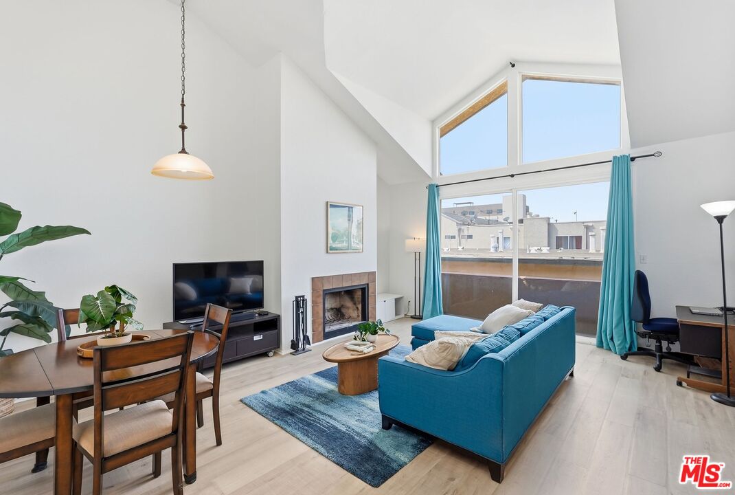 11918 Avon Way Unit: 6