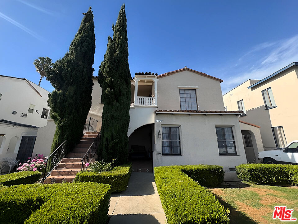1525 S Orange Grove Ave