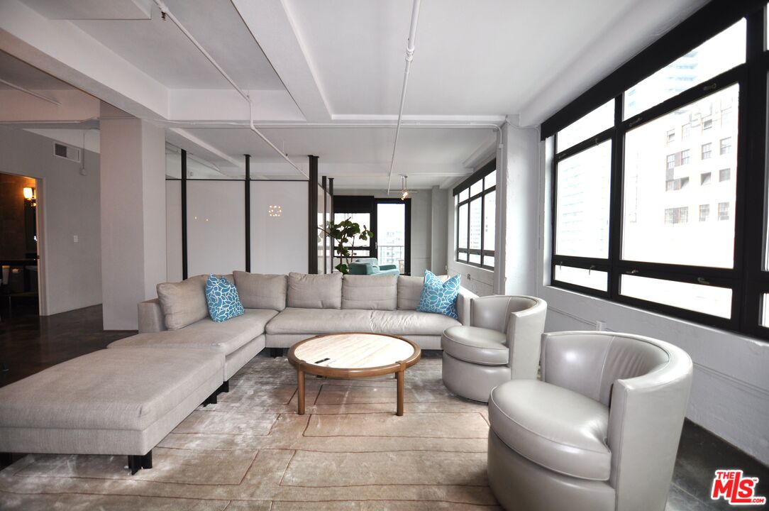 Photo of 849 S Broadway, Los Angeles, CA 90014