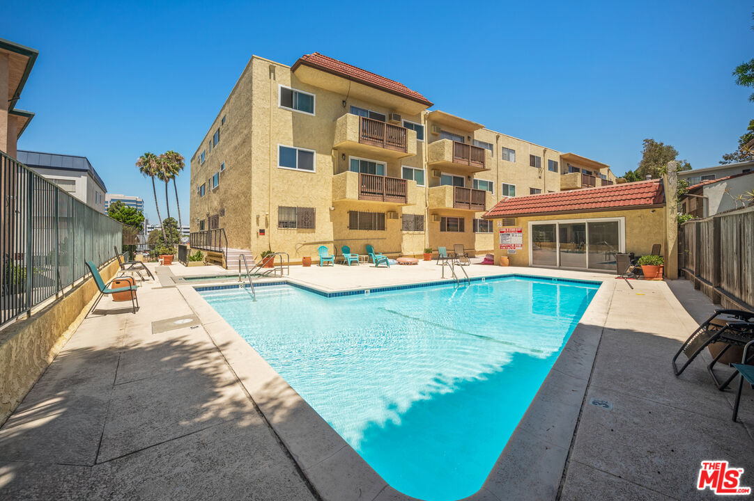 Photo of 5950 Buckingham Pkwy, Culver City, CA 90230